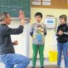 Aufgepasst!: Merkmeister Ralf Hofmann trainierte in der Kreuzbergschule das Gedächtnis der Schüler.