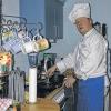 Koch im Haus: Christian Lobenhofers Spezialität ist das Kochen vor Ort beim Kunden. Dazu braucht er nur eine Steckdose und eine Spüle.
