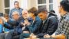 Kandidatengrillplatz: Bei der Jugendwahlinfo ging es um die nächste Generation, mit den Bürgermeisteranwärtern Maximilian Schnös, Norbert Hart, Thomas Wohlfahrt und Bettina Bärmann (vorne von links).