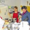 Aufmerksame Zuhörerinnen: Brigitte Räth erklärte den Frauen, wie die alten Rezepte von früher nachzukochen sind.