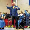 Schwungvoll: Markus Breitinger dirigierte das Projektorchester mit Musikanten aus den drei Hausener Ortsteilen. Melodien aus den Werken von Gioachino Rossini, Musik zum Mitklatschen und Mitsingen bildeten den krönenden Abschluss des Konzerts.