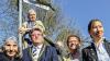 Ein Weg für einen großen Künstler: Witwe Hella Lenz, Hermann Gerlinger (hinten), Bürgermeister Adolf Bauer, Bürgermeisterin Marion Schäfer-Blake und Tochter Barbara Lenz (von links) bei der Enthüllung des Schildes für den Wolfgang-Lenz-Weg.