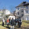 Unter Denkmalschutz: Die historische Villa in der Friedenstraße 4 sehen Mitglieder des Bau- und Ordnungsausschusses durch ein Neubauprojekt auf dem Gartengrundstück in ihrer Wirkung beeinträchtigt. Das moderne Nachbargebäude (links) dürfe keine Rechtfertigung sein.
