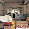 Nüchtern: Aus der alten Fahrzeughalle in Gerbrunn, jetzt Ausgabestelle der Tafel und Garage, soll ein Veranstaltungssaal werden.