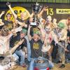 Bunte Jubel-Gemeinschaft: Bei der 13. Auflage des Männerballett-Turniers der Faschingsgesellschaft in Wiesentheid siegte die Gruppe der MKG Mellrichstadt. Vor rund 1800 Zuschauern erhielt ihr Tanz als „Zombies“ die meisten Punkte der Jury.