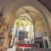 Bilderreich: Die drei Altäre der Creglinger Herrgottskirche und die Darstellung des heiligen Christopherus an einer Seitenwand der Apsis.