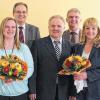 Willkommen in der MVZ-Filiale Mellrichstadt: Bürgermeister Eberhard Streit und Dr. Waldemar Hohm (hinten) begrüßen den Gynäkologen Darius Schlukat (Mitte), seine Frau Katharina (rechts) und Mitarbeiterin Carmen Amthor.