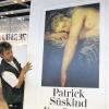 Plakat mit dem Titelbild von „Das Parfum“ auf der Frankfurter Buchmesse.