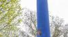Spitze Feder: Die Skulptur am Hubland wurde zum 100. Geburtstag aufgestellt.