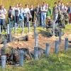 Zuschauer an der Hindernisbahn: Gerolzhöfer Realschüler besuchten die Bundeswehr in Volkach.