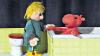 (kab)   Das Puppentheater Schoppan spielt am 27. und 28. April in der Disharmonie für Kinder ab vier „Malwine in der Badewanne“. Die Vorstellung beginnt am Sonntag, 27. April, um 15 Uhr und am Montag, 28. April, um 10 Uhr. Und darum geht's: Die kleine Uli bekommt vom Onkel eine rosa Kaulquappe. Die Mutter hat gegen das niedliche Tierchen nichts einzuwenden. Die Kaulquappe erhält den Namen Malwine und wird von Uli reichlich mit Pommes gefüttert. Malwine wächst schnell aus ihrem Glas heraus. Sie hat nur noch in der Badewanne Platz. Aber eines Tages reicht auch die nicht mehr aus. Karten gibt es im Vorverkauf unter  (0 97 21) 28 89 5.