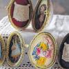 Zerbrechliche Kostbarkeiten: Kunstvoll gestalteten Ostereiern ist eine von vielen Ausstellungen gewidmet, zu dem das Freilandmuseum in Bad Windsheim während der Osterfeiertage einlädt.