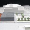 Mit rotem Band: Das geplante Outlet-Center soll in der Ludwig-Weis-Straße entstehen. Im Hintergrund das bestehende Modehaus der Firma Götz, rechts das Bürohaus der früheren Firma Graf.