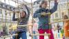 Tanzen, spielen, klettern: Das Internationale Kinderfest begeisterte die vielen Besucher.Fotos: Norbert SCHWARZOTT