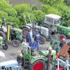 Bautz, Deutz, Eicher, Fahr, Fendt, Ferguson, Fiat, Fordson, Fortschritt, Güldner, Hanomag, McCormick, Porsche und Steyr: 73 Traktoren tuckerten bei der Fahrt des Oldtimer-Schlepper-Kartells Lülsfeld durch den Altlandkreis Die Ausstellung lockte viele Schaulustige an.