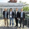 Neue Ideen: Im Juni macht das Nescafé mit einem ganz neuen Konzept wieder auf. Dann jedoch von Waios Dinudis (Zweiter von links) und Oleg Flegler (Zweiter von rechts) geleitet. Der frühere Betreiber Manfred Griebel (links) und Eigentümer Bernhard Dittrich (rechts) wünschten schon mal viel Glück.
