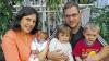 Johannes Frederik heißt das neue Familienmitglied, das künftig für unruhigere Nächte im Hause Scharding in Hendungen sorgen wird. Am Dienstag, 22. April, wurde das dritte Kind von Natalia (27) und Jan Scharding (31) um 17.40 Uhr in der Kreisklinik Bad Neustadt geboren. Bei der Geburt wog Johannes Frederik 3210 Gramm bei einer Größe von 49 Zentimetern. Zwei Tage später als erwartet haben Raphael (3) und Luisa (1) ein Brüderchen bekommen. Arnold und Kornelia Donitza (Oberschlesien/Polen), die Eltern von Natalia, freuen sich über ihr drittes Enkelkind. Edda Scharding (Hendungen) ist zum 15. Mal Oma geworden, Paula Scharding (Hendungen) ist durch die Geburt von Johannes Frederik 16-fache Urgroßmutter.
