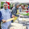 Schmackhaft: Frauen der Türkisch Islamischen Gemeinde backen Gözleme. Die Fladenbrote sind eine Spezialität der anatoliaschen Küche.
