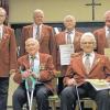 Urkunden und Auszeichnungen: Bei der Sängervereinigung Estenfeld wurden treue Sangesbrüder geehrt (stehend von links): Klaus Gill, Stefan Demling, Vorsitzender Bruno Dobhan, Berthold Hepf, Erich Ilnseher, Herbert Scheller und Gerhard Koch; (sitzend von links):   Hubert Pohl, Artur Bruckmeier, Alfred Hartmann.
