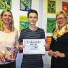 Diercke-Geo-Wissen-Schulsieger am BNG wurde Johannes Weyer (Mitte), dem Studienrätin Elke Grömling-Füller (links) und Schulleiterin Anne-Marie Greving gratulierten.