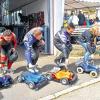 (kri)   Die Feuerwehr des Creglinger Stadtteils Münster ergänzt alljährlich ihr Leistungsspektrum mit einem Bobby-Car-Rennen, das heuer am Sonntag, 1, Juni stattfindet. „Wer langsam fährt, kommt auch an Ziel“ – dieser Grundsatz gilt nur für die Kinderrennen und somit nicht für Bürgermeister Uwe Hehn, der in der Rennklasse der Erwachsenen mitfahren wird. Deren bremsenlose Profi-Renner werden bis zu 50 Sachen schnell, heißt es in einer Pressemitteilung. Eltern können ihre mutigen Sprösslinge bis eine Stunde vor den Rennen noch anmelden. Besser wäre es etwas früher bei Jürgen Mönikheim, unter  (01 52) 24 82 67 00 oder unter tsching1@freenet.de per E-Mail. Los geht's um 10 Uhr mit einem Weißwurstfrühstück. Ab 11 Uhr starten die Kinderrennen und danach die Jugend- und Profirennen.