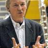 (mma)  Musikhochschulprofessor Robert Platz wird sich am Dienstag, 27. Mai, um 19.30 Uhr im Kammermusiksaal (Gebäude am Residenzplatz) dem Publikum vorstellen. Zur Aufführung kommen unter anderem Werke von Grisey, Fedele, Habryka, Kern und A., Scelsi. Seit dem Wintersemester hat Robert Platz eine Professur für Komposition und das „Ensemble Neue Musik“ inne. Er studierte ab 1970 in Freiburg Musiktheorie, Klavier und Dirigieren, später auch Komposition. In Köln war Karlheinz Stockhausen sein Lehrer. Die Dirigentenausbildung schloss er in Freiburg ab. Nach Aufenthalten in den USA und in Paris gründete Platz 1980 das auf zeitgenössische Musik spezialisierte Ensemble Köln. Als Gastdirigent arbeitete er mit den SWR-Symphonieorchestern, dem Ensemble Modern sowie der Bayerischen Staatsoper zusammen. Eintritt frei.