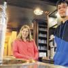 Gaststätten-Personal: Markus Krause und Sandra Mohr werden derzeit intensiv für ihre Arbeit in der Gastwirtschaft geschult. Foto: Heike Beudert