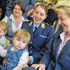 Pläne für die Bundeswehr: Geht es nach Ministerin Ursula von der Leyen (rechts), wird in Zukunft bei der Truppe mehr Wert auf Vereinbarkeit von Familie und Beruf gelegt.