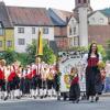 Rieneck im Zeichen der Musik: Die Rienecker Musikanten führten am Samstagabend den großen Festzug zum Festzelt an.