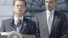 Der US-amerikanische Minister für Veteranenangelegenheiten, Eric K. Shinseki, mit Präsident Barack Obama (rechts).