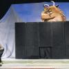 Außergewöhnliches Duo: die kleine Maus und der „Grüffelo“ im aktuellen Stück des mobilen Theaters „Pohyb‘s und Konsorten“.
