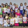 (mch)    Etwas Besonderes war die Spiel- und Spaßolympiade des TSV Oberelsbach im Rahmen des Ferienprogramms. 35 Kinder von sechs bis zehn Jahren hatten sieben spannende Stationen zu bewältigen: Wassertransport, Sackhüpfen, Puzzlerennen, Wasser-Ziel-Spritzen, Deckenrennen, Becher-Fangspiel und Raupenrennen. Als Betreuer fungierten Anika Riedenberger mit ihrem Team Almut Dolze, Ursula Urban, Nina Funke, Sonja Nöth, Katja Breunig, Simone Baumbach, Anke Rohrbach, Sabrina Sandmann, Amelie Sperl, Mona Omert und Charlotta Sperl. Zum Schluss gab es eine tolle Urkunde für alle Teilnehmer.