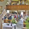 Klares Votum: Bei der Abstimmung in ihrer einstigen Dorfkirche, die Anfang der 90er Jahre ins Fränkische Freilandmuseum Fladungen versetzt wurde, entschieden die Leutershäuser, dass die Wallfahrt 100 Jahre weitergeführt werden soll. Seit 1994 pilgern die Gläubigen nach Fladungen.
