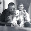 Verbindungen nach Unterfranken: Das Foto zeigt Paul Klee mit seinem langjährigen Malerfreund Hans Reichel aus Würzburg. Weitere Verbindungen der Malerfamilie in die Region: Der Großvater des Malers lebte von 1850 bis 1875 mit seinem Sohn Hans Wilhelm in Gemünden. Paul Klees Enkel Alexander (Aljoscha) wuchs in Würzburg auf, dessen Vater und Klee-Sohn Felix lebte mit der Familie nach der Zerstörung Würzburgs eine Zeit lang in Sommerhausen.