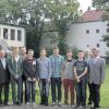 Die neuen Azubis der Bayernwerk AG stellten sich vor: Günter Jira, Kommunalmanagement Bayernwerk Unterfranken; Manuel Faulhaber; Horst Heid, Betriebsratsvorsitzender Bayernwerk Unterfranken; Nikolai Herberich; Jonas Rottmann; Kilian Mennig; David Lippert; Andreas Hartmann; Günther Franke, Personalmanagement Bayernwerk Unterfranken, und Alexander Nöchel, Ausbildungsleiter Bayernwerk Unterfranken.