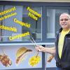 (kfe)   Heinz-Rüdiger Witt, früherer Betreiber des Lokals „Die Wache“ in der Luitpoldstraße, eröffnet einen neuen Imbiss in der Mitteltorstraße: Ab kommenden Montag verkauft der Hafenlohrer dort verschiedenes Grillgut: von Currywurst über Schaschlik bis hin zu Cevapcici. Der 62-Jährige ist gelernter Schreiner und arbeitete 35 Jahre lang in diesem Beruf. Von 2002 bis 2009 bewirtete er die Gaststätte „Die Wache“ in der Luitpoldpassage neben dem Movie-Kino. Witt ist geschieden, hat zwei Töchter, drei Enkelkinder und fährt gerne Fahrrad. Sein „Worschteck“ wird täglich von elf bis 19 Uhr geöffnet haben. Sonntag ist Ruhetag.