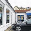 Stehen derzeit leer und sind zu vermieten: die Geschäftsräume neben der Edeka in Randersacker.
