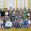 (gab)   Der Wanderverein Rieneck hatte in diesem Jahr zum ersten Mal einen Wandertag für Kinder veranstaltet, der großen Anklang gefunden hatte. Nun übergab der Verein den Erlös von 250 Euro aus dem Startgeld und dem Kuchenverkauf an den Kindergarten Rieneck, der dafür neue Spielgeräte gekauft hat, die die Kinder mit Freude in Besitz nahmen. Das Foto zeigt Initiator Herbert Ruppert (links) und seinen Stellvertreter Walter Plume bei der Übergabe der Spende.