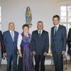 Zentrale Eröffnungsfeier für den Landkreis Schweinfurt: Die Eröffnung zum Tag des offenen Denkmals fand am Samstagabend im Schloss Oberschwarzach statt. Im Bild (von links) Willi Groha aus dem Vorstandsteam des Fördervereins, Bürgermeister Manfred Schötz, Irmgard Engert (Vorsitzende der Handthaler Volkssänger), Pfarrer Stefan Mai, Landrat Florian Töpper und Architekt Georg Böswald von Brunn.
