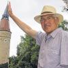 Dieter und der Turm: Wenn Stadtführer Dieter Heine den Gästen die Besonderheiten Kitzingens erklärt, dürfen die Geschichten vom Falterturm und seiner schiefen Haube nicht fehlen.