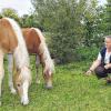 Gerettet: Die Haflinger-Hengstfohlen Curry und Solo, hier mit Reitlehrerin Birgit Wilken, kommen nicht in die Wurst, sie werden in das Angebot „therapeutisches Reiten“ bei Salem in Höchheim aufgenommen.