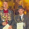 Schützenproklamation: Bürgermeister Peter Juks (Zweiter von rechts) und Vorsitzender Hans-Peter Konigorski (rechts) gratulierten den Leistungsträgern (von links) Stefan Diehm, Christian Perz und Thomas Goschütz.