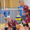 Bereit zum Jubel: Die Hammelburger (hinter dem Netz von links) Oliver Möller, Oskar Benner, Henning Schulte und Lukas Spachmann schauen gebannt ihrem erfolgreichen Ball nach, die Kempfenhäuser sind geschlagen. Foto: ssp