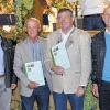 Hohe Auszeichnung: Die Ehrennadel in Gold vom Landesverband für 25-jährige Vorstandschaft erhielten Bernhard Freund (Zweiter von links) und Kurt Leber. Mit im Bild Vorsitzender Bruno Leber (links) und stellvertretend für den Kreisverband für Gartenbau und Landschaftspflege Georg Hansul (rechts).
