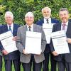 Ehrungen bei der Innung für Elektro- und Informationstechnik: Unser Bild zeigt (von links) Walter Heußlein, Hans Auracher, Innungs-Ehrenobermeister Gerd Köhler, die Ehrenmitglieder Helmut Sondheimer, Peter Komenda, Fritz Babinsky, Vize-Obermeister Martin Strobl und Obermeister Matthias Sondheimer.
