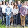 Freisprechungsfeier bei Fränkische Rohrwerke: Unser Bild zeigt die frisch gebackenen Gesellen mit Vertretern der Unternehmensführung, Ausbildungsverantwortlichen, dem Personalleiter, dem Vertreter des Betriebsrats und Berufsschullehrern.