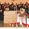 Überzeugende Darbietung: Der Gesamtchor mit Chorgemeinschaft und modernem Chor „ma so ma so“ beim Weihnachtskonzert in der Gräfendorfer Schutzengelkirche.