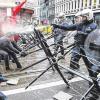 Konfrontation: Während des Generalstreiks in Belgien kam es am Montag in Brüssel zu Zusammenstößen zwischen Gewerkschaftsmitgliedern und Polizei.
