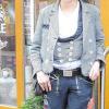 Auch Bäcker gehen auf die Walz: In ihrer typischen Kluft im karierten Pepitamuster war Katrin drei Monate auf Wanderschaft, ehe sie nun in Frammersbach arbeitet.