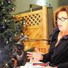 Weihnacht auf Italienisch: Kommissarin Rita Russek bei der Schwarzacher Weihnacht mit ihren pfiffigen Texten.